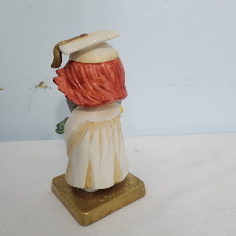 Vintage 1970 Goebel Graduation Figurine In Cap & Gown with Diploma  1926-1TClo - Picture 4 of 7